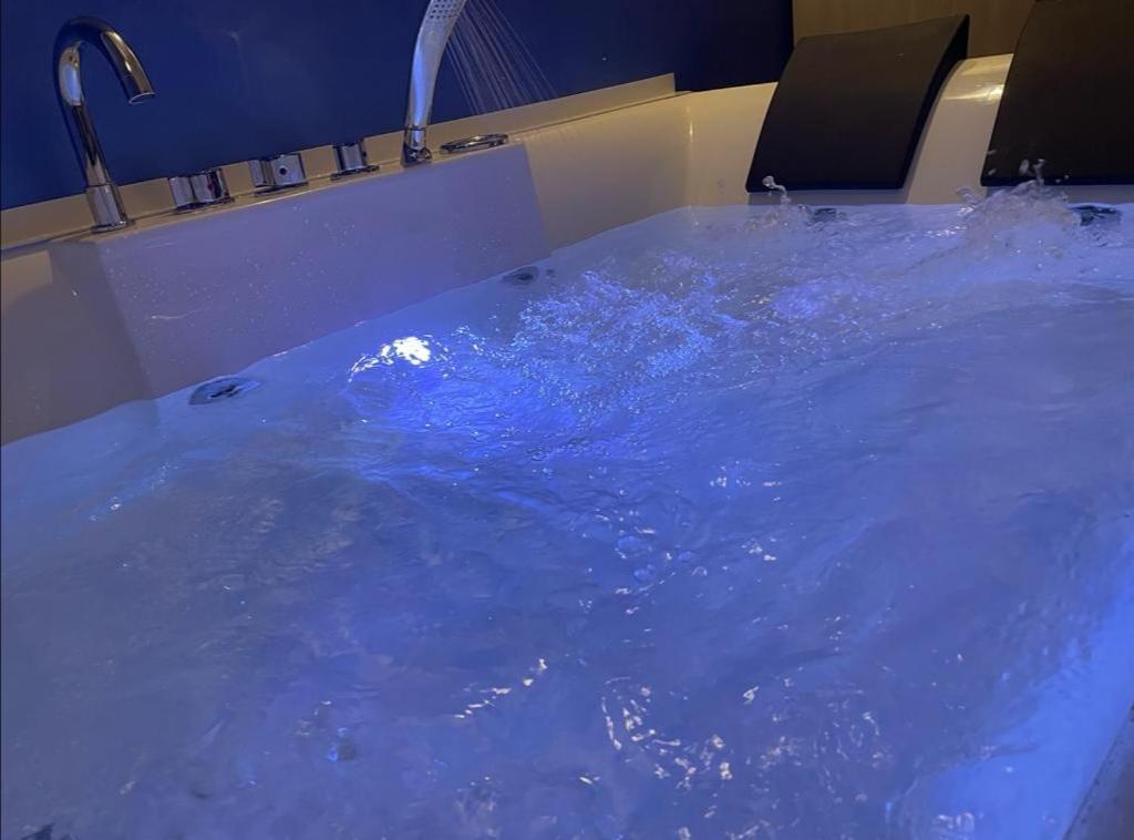 King Suite with Spa Bath,1239822106:JPEG