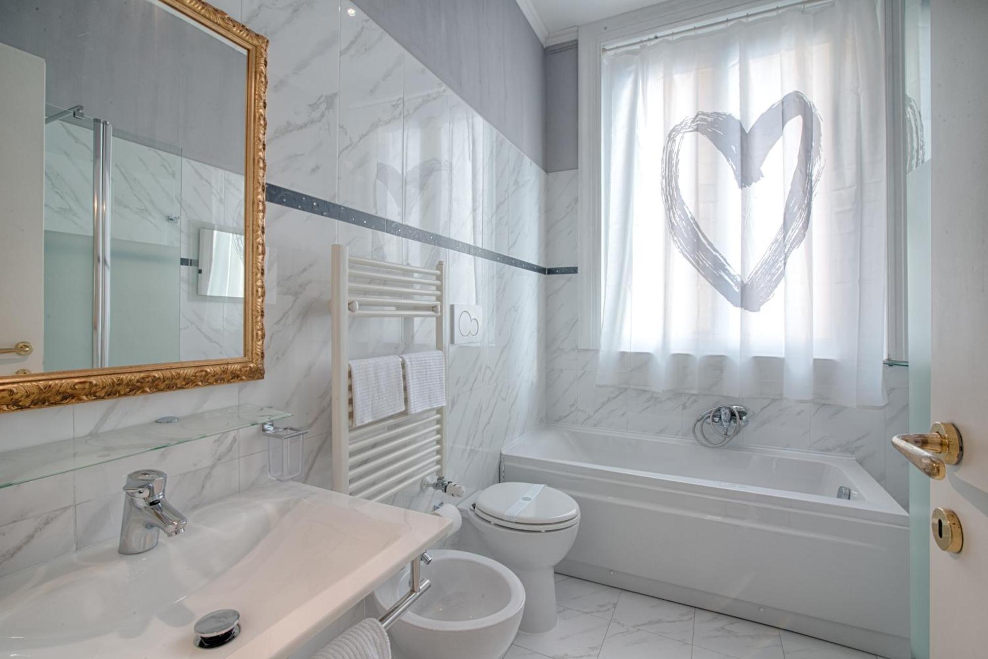 Deluxe Double or Twin Room Sea View
