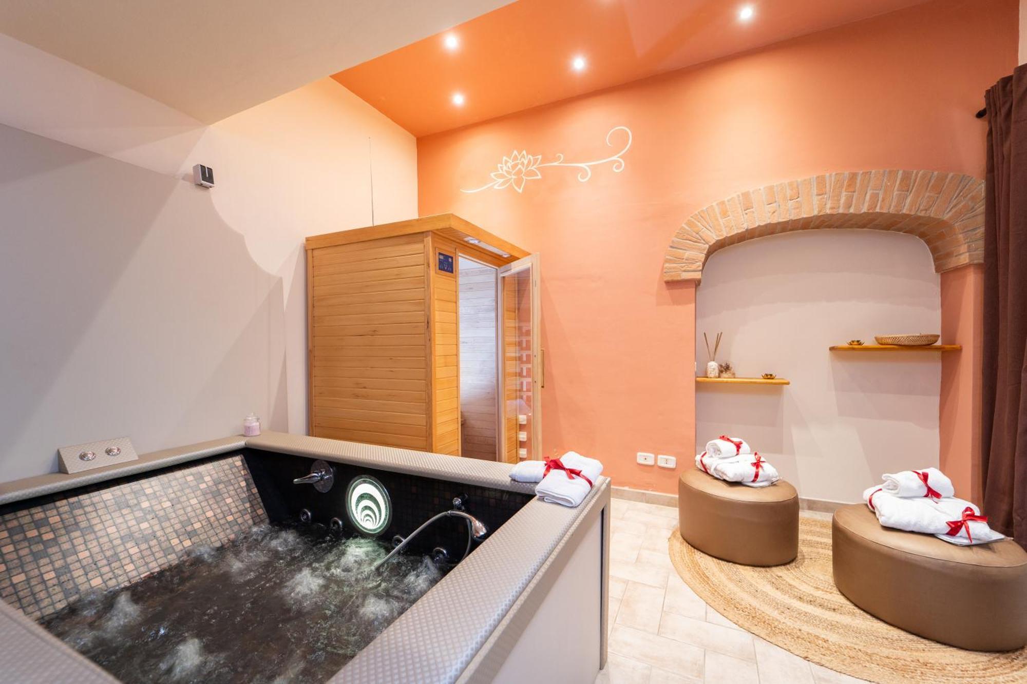 Suite with Hot Tub,1606590913:JPEG
