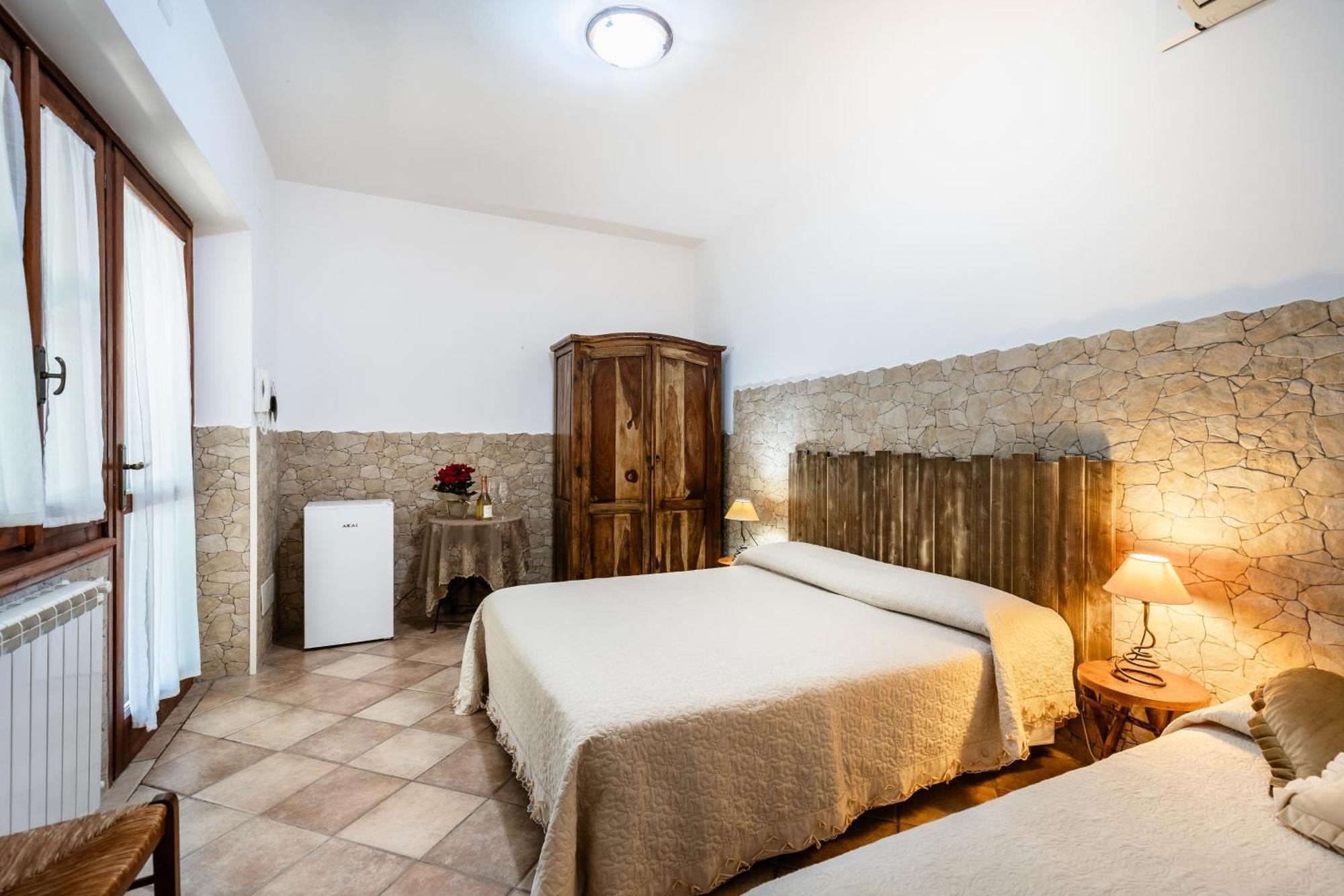 Large Single Room,1766011714:JPEG