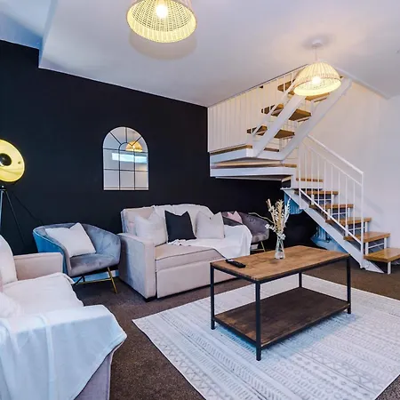 Rest&Recharge At A Spacious Townhouse By The Etihad-3