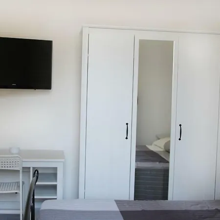 Aeroporto Bellini Rooms-3