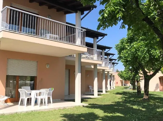 Hotel Con Piscina Camping Tiglio