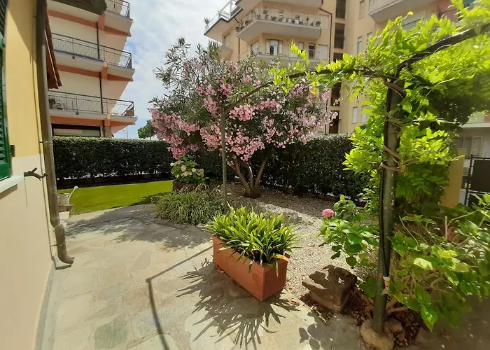 Villa la Casetta con giardino a 30 m dal mare