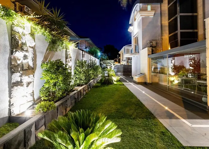 Zaffiro Lavico rooms Etna nature sea