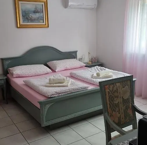 A U R O R A Central Room Vicino Ffs