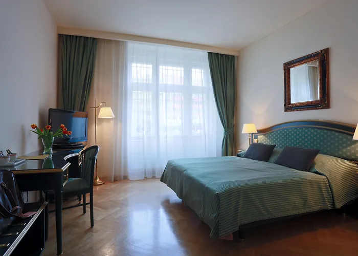 Elysee Hotel