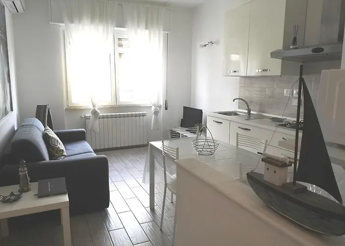 Monica'S Apartment