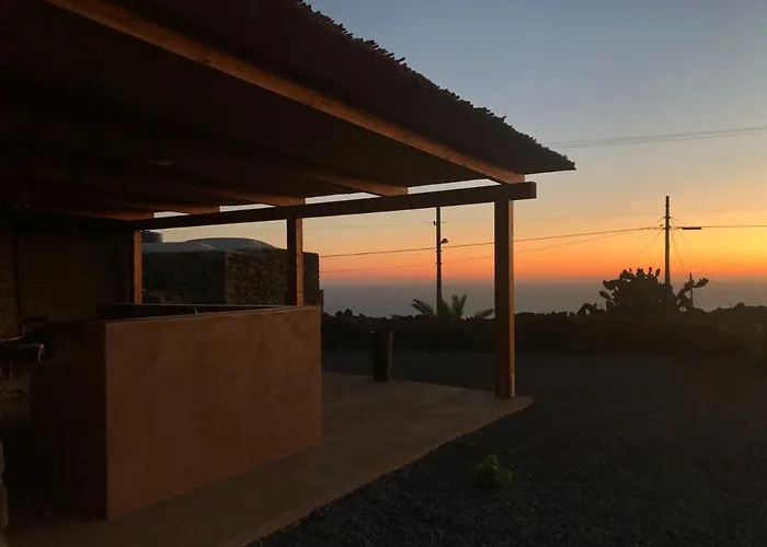 Dammuso Rekhale con vista mare