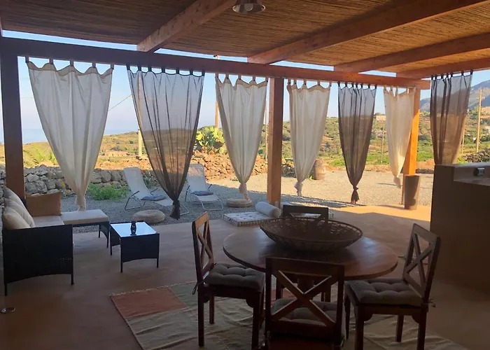 Dammuso Rekhale con vista mare