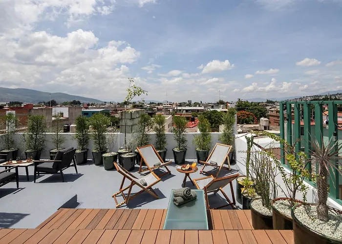Rooftop Hot Tub! 3 levels, 5Bedroom in Villa Noria