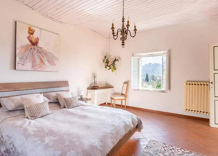 * Farmhouse With Views * Walk To Everything