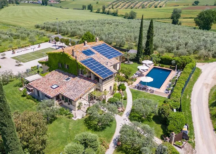 CASALE SANTA LUCIA 8&2, Emma Villas
