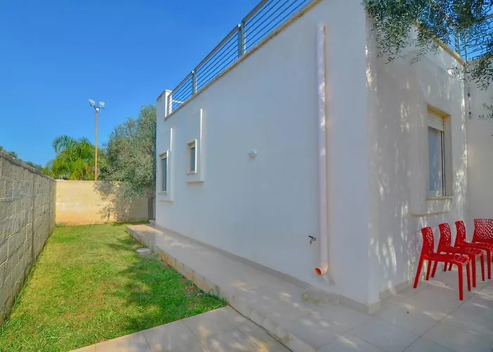 Villa Mina con Jacuzzi nel Boomerang Village a Torre Colimena