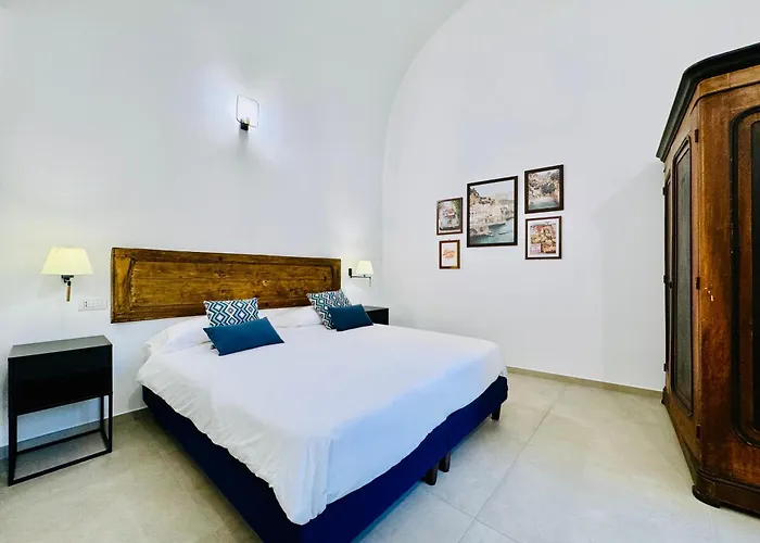 Palazzo Bougainvillea by Ritardo Aereo