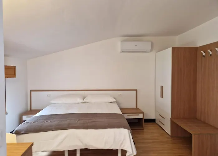 Disma Rooms