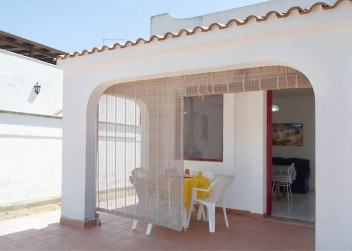 Villa Antonella con Piscina nel Boomerang Village a Torre Colimena