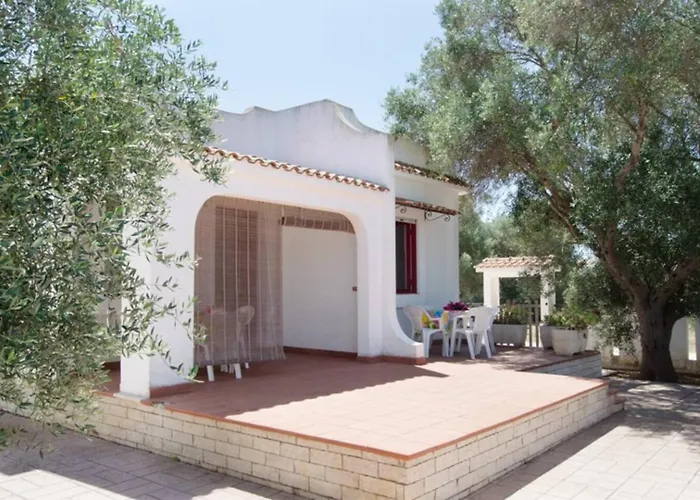 Villa Antonella con Piscina nel Boomerang Village a Torre Colimena
