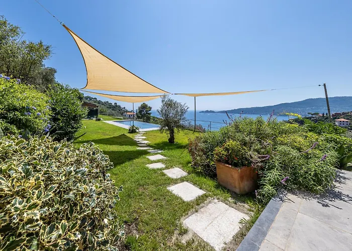 VILLA DUFOUR 1 Lusso, Spazio e Vista Mare