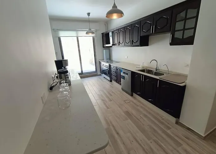 Elegant 2-Bedroom In Um Uthaina