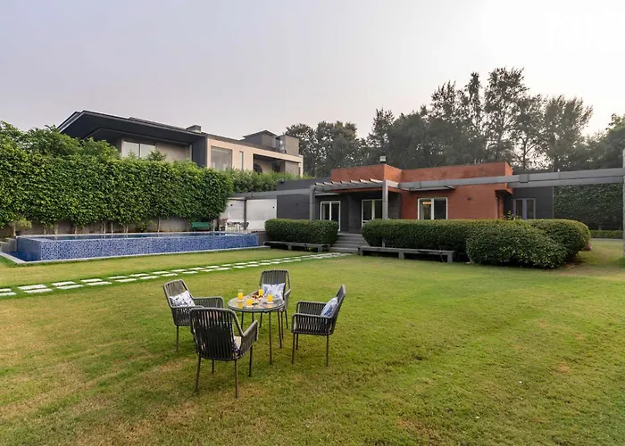 Stayvista At Bloomsbury Estate With Pool & Alfresco Dining