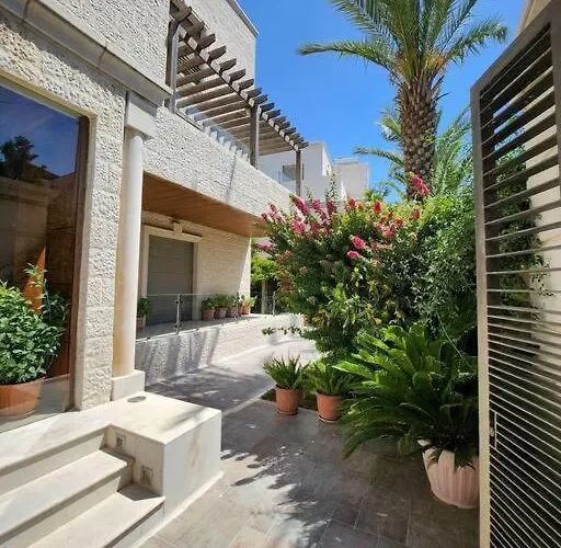 Abdoun Circle Lux Villa 900Sqm