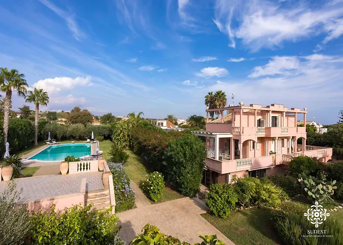 Villa Festosa - Luxury Retreat By The Beach