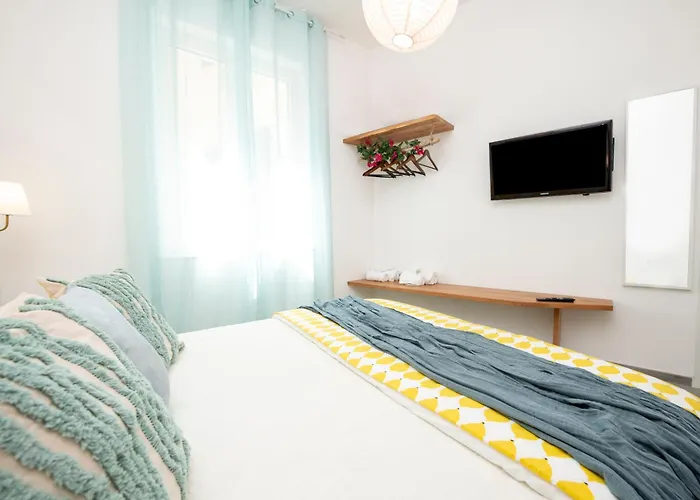 Amoneglia, 2 Minutes Walk To The Beach, Pvt Park