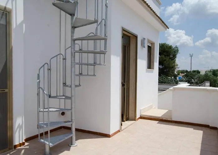 Villa Maria con Piscina nel Boomerang Village a Torre Colimena