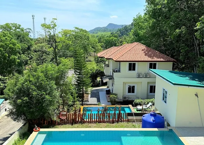 Sea View Luxury Mansion, Pool & Jacuzzi - Koh Chang