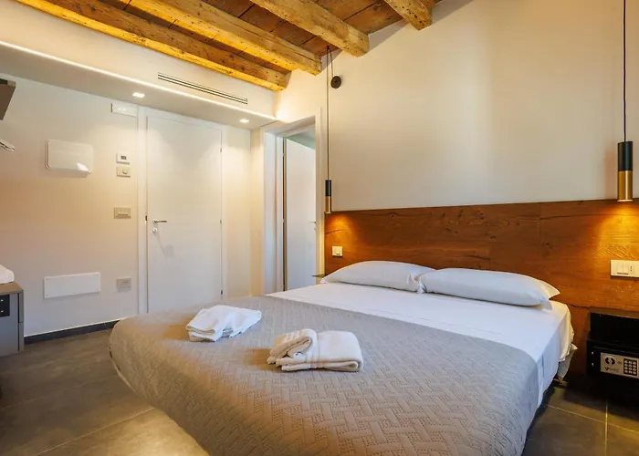 1823 Room