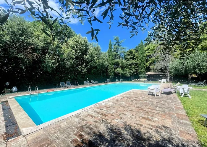 Luxury Villa in Spello, Private Pool, Spa, Restaurant, sleeps 54 inc 18 children