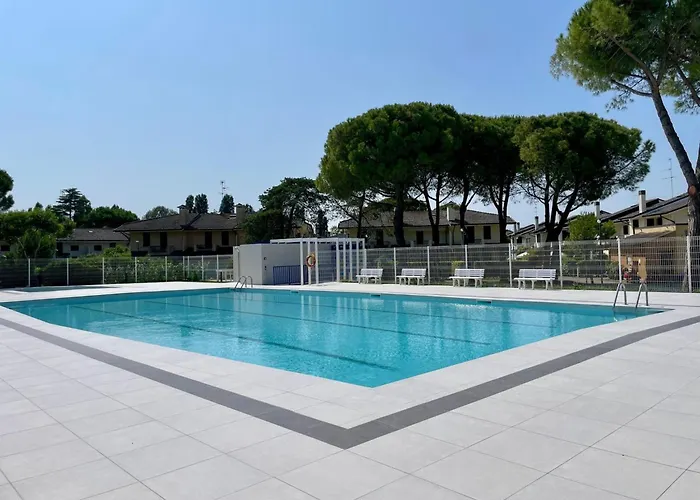 Relax In A Villa With Private Garden