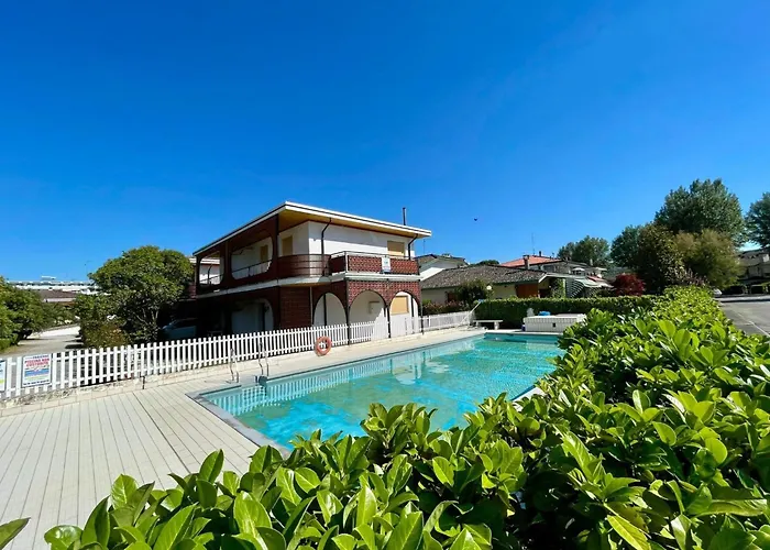 Peaceful House With Pool And Terrace