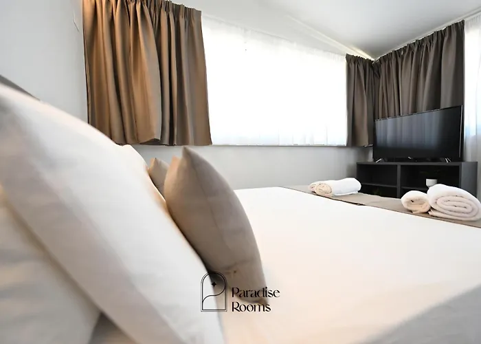 Hotel Paradise Rooms