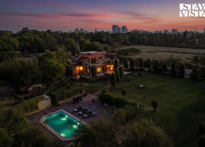 Stayvista At The Cityscape With Outdoor Pool