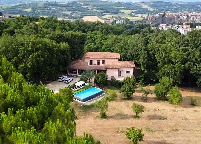 Villa With Garden Near Rome For Groups & Families
