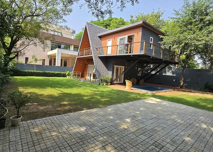 Sky Bloom Dlf 2Bhk Luxury Villa Chattarpur