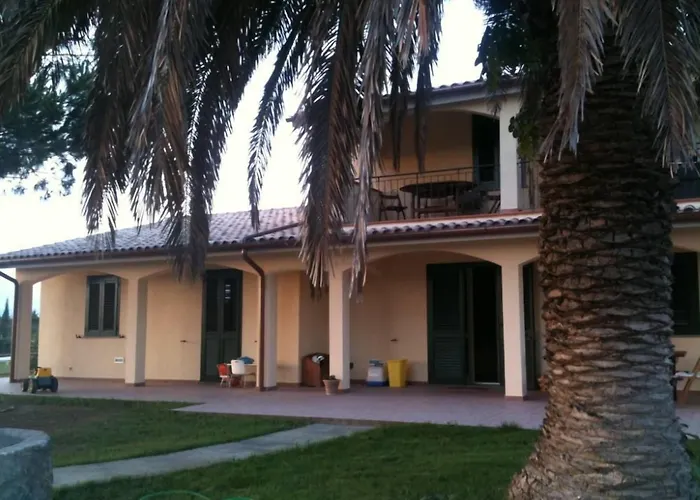 Villa con piscina: Agriturismo Beveraggio Appartamenti