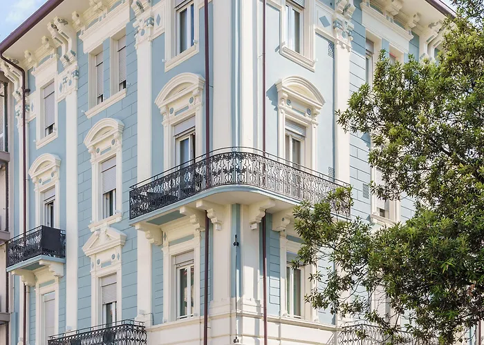 VI Suites