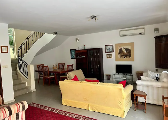Two Bedroom Villa With Private Swimming Pool And Garden In Almadies