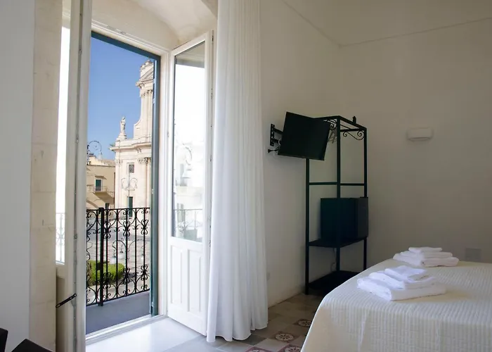 Garibaldi Rooms - Boutique Stay With Breakfast Included - Jacuzzi Available
