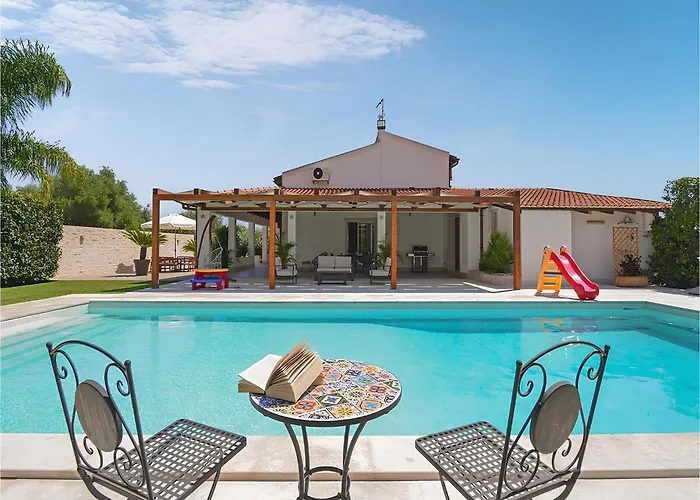 Spacious Villa In Siracusa With Private Garden