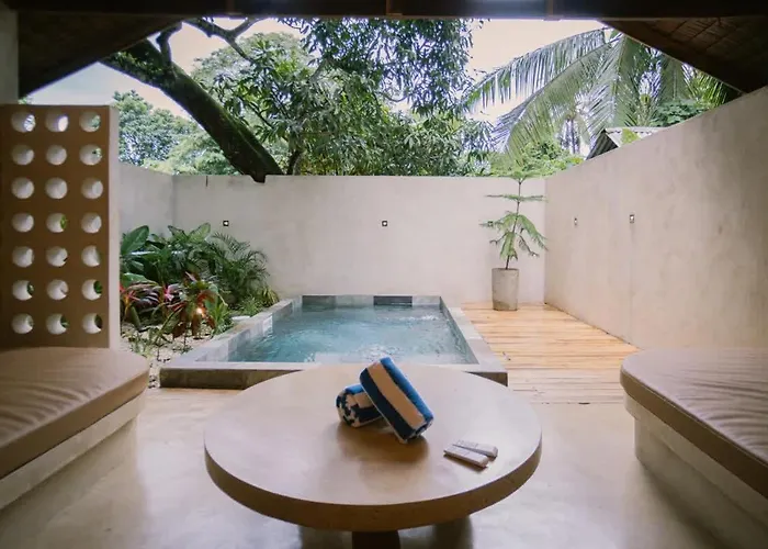 Halina Villa With Pool