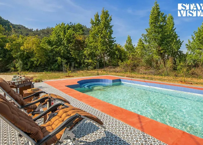 Stayvista At Villa M3 - Farmstay With Lawn & Pool