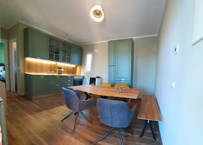 3-Apartment Coastal Italian Villa
