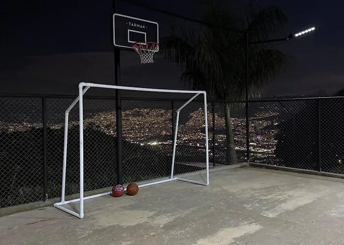Villa With Spectacular Medellin View With Pool And Mini Basket-Futbol Field