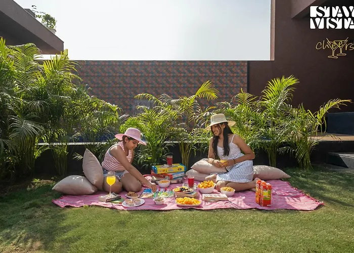 Stayvista At Terra Vista With Pool, Lawn, Bbq
