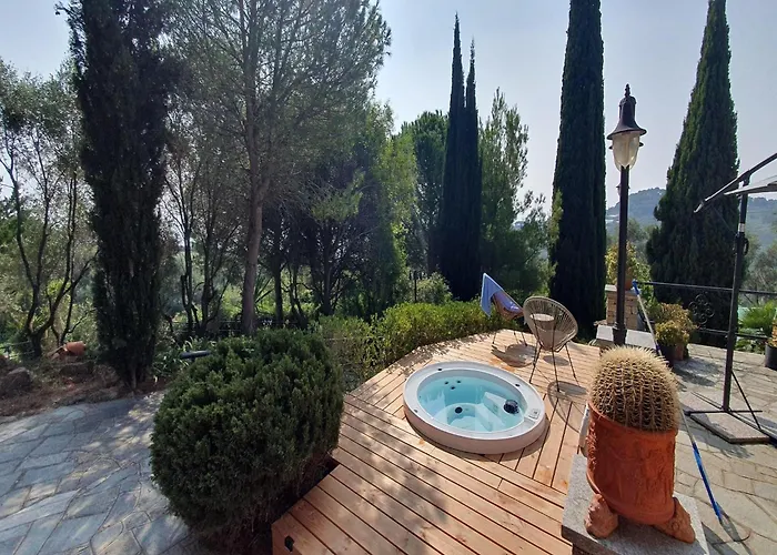 Poolside Apartment In Italian Villa
