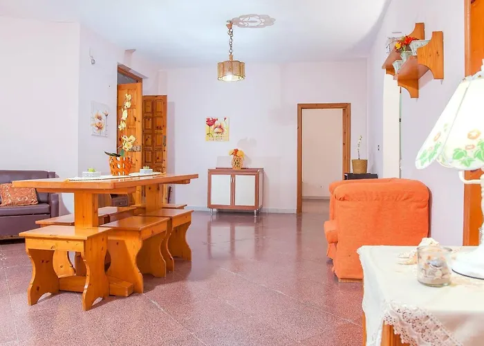 Villa Tati con Piscina a soli 550 mt dal mare di Torre Colimena